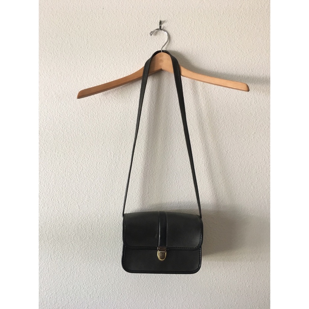 🔴SOLD Vintage Black Leather Clasp Purse